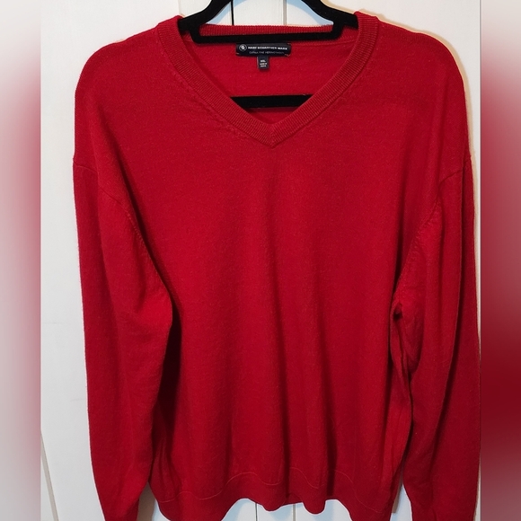 Hart Schaffner Marx Other - Hart Schaffner Marx men's size XXL red V neck sweater. Extra fine merino wool.